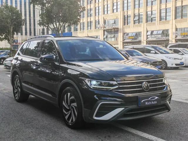 Volkswagen Tiguan L — Фото автомобиля 3