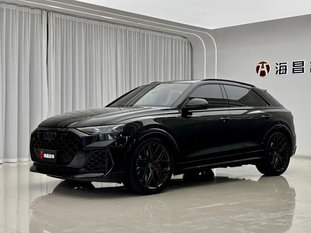 Audi RS Q8 — Фото автомобиля 4