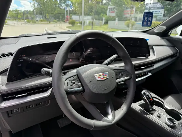Cadillac XT4 — Фото автомобиля 8