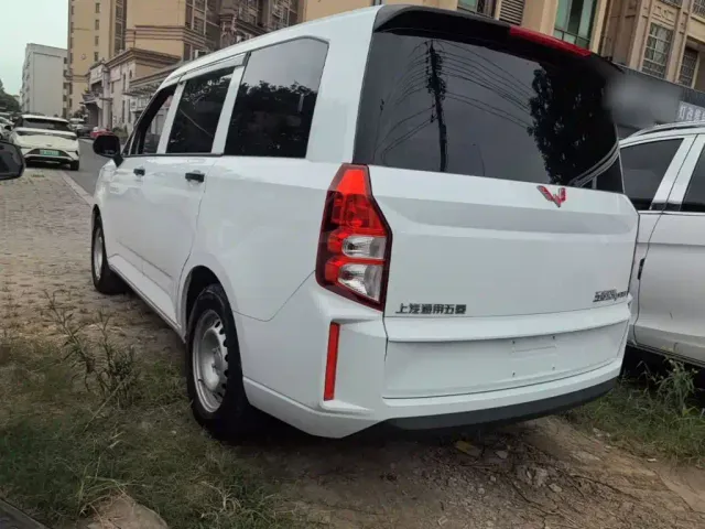 Wuling Hongguang Plus — Фото автомобиля 4
