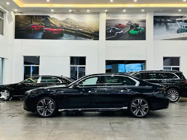 BMW 7 Series — Фото автомобиля 3