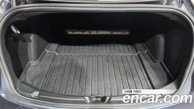Tesla Model 3 — Фото автомобиля 26