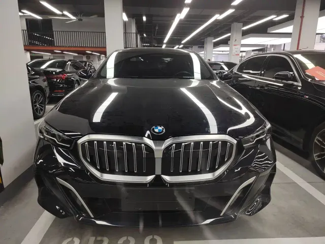 BMW 5 Series — Фото автомобиля 2