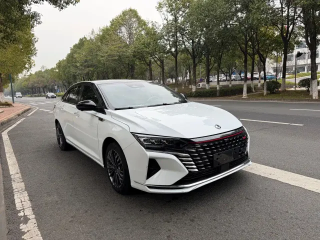 Dongfeng Yixuan MAX — Фото автомобиля 3