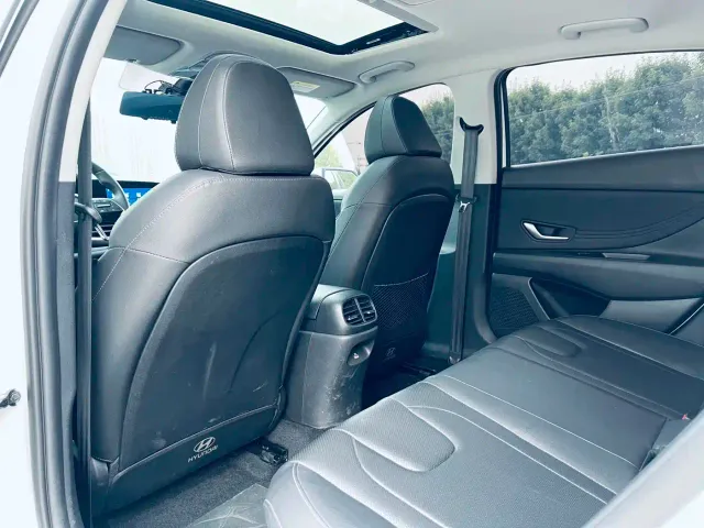 Hyundai Elantra — Фото автомобиля 9