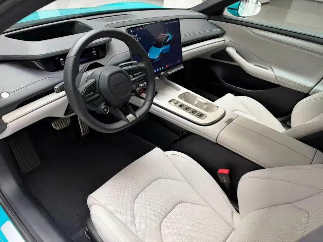 Xiaomi SU7 — Фото автомобиля 10