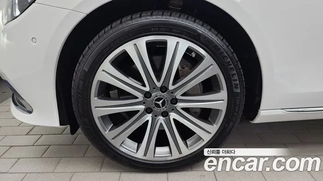 Mercedes-Benz E-Class — Фото автомобиля 5