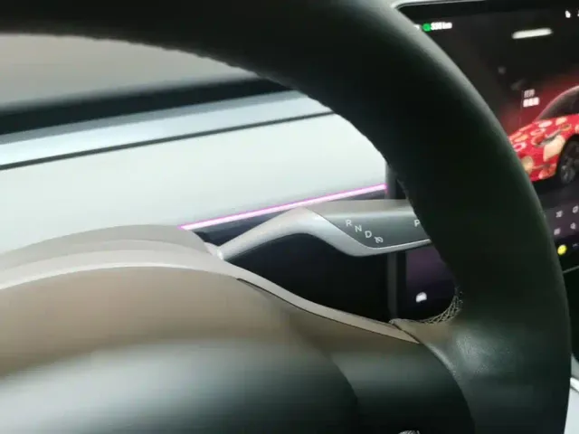 Tesla Model Y — Фото автомобиля 13