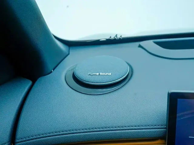 Geely Galaxy Starship 7 EM-i — Фото автомобиля 28