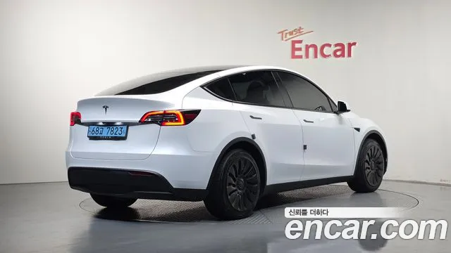 Фотография автомобиля — Tesla Model Y
