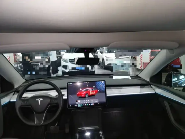 Tesla Model Y — Фото автомобиля 17