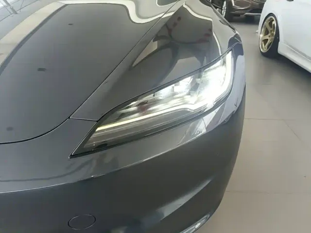 Tesla Model 3 — Фото автомобиля 23