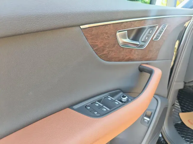 Audi Q7 — Фото автомобиля 9