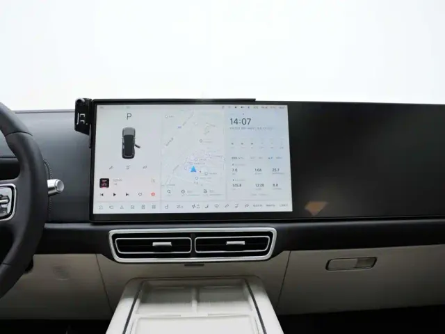 Li Auto L8 — Фото автомобиля 12