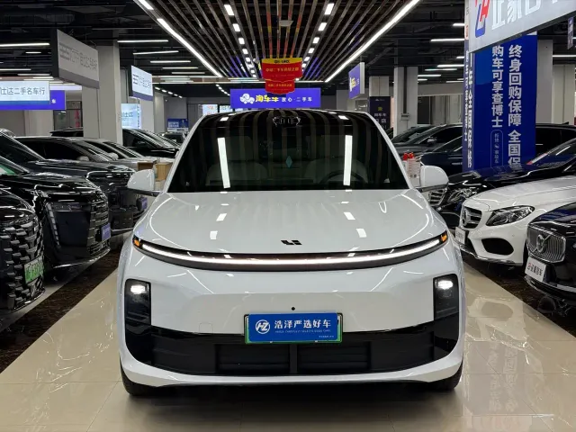 Li Auto L6 — Фото автомобиля 2