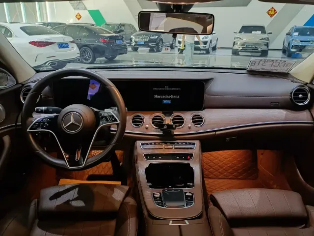 Mercedes-Benz E-Class — Фото автомобиля 5