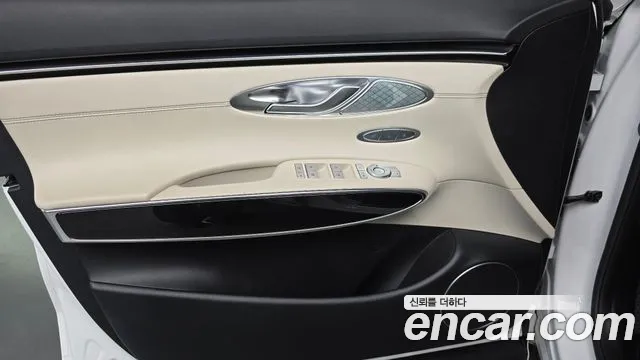Genesis GV70 — Фото автомобиля 13