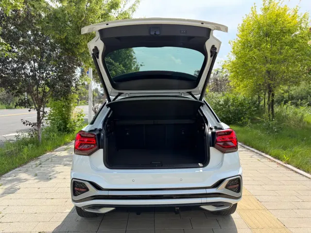 Audi Q2L — Фото автомобиля 14