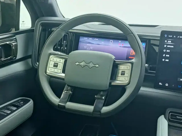 BYD FangChengBao Leopard 5 — Фото автомобиля 9