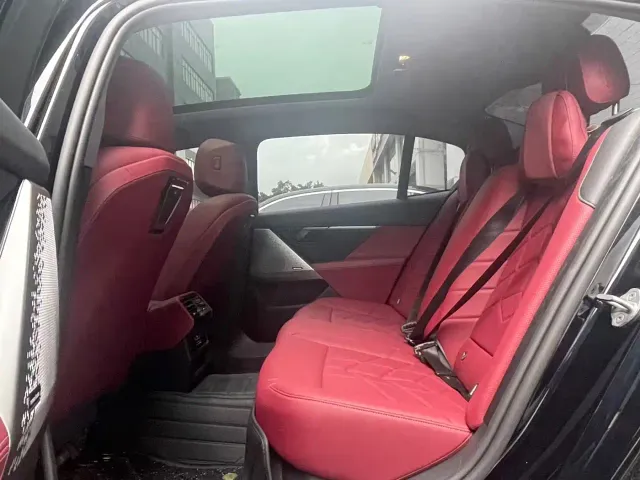 BMW 5 Series — Фото автомобиля 10