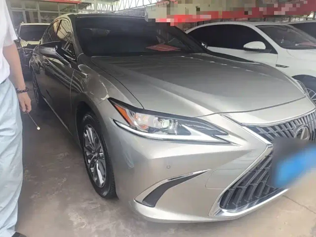 Lexus ES — Фото автомобиля 21