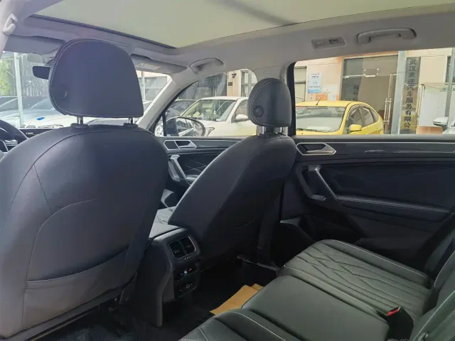Volkswagen Tiguan L — Фото автомобиля 8