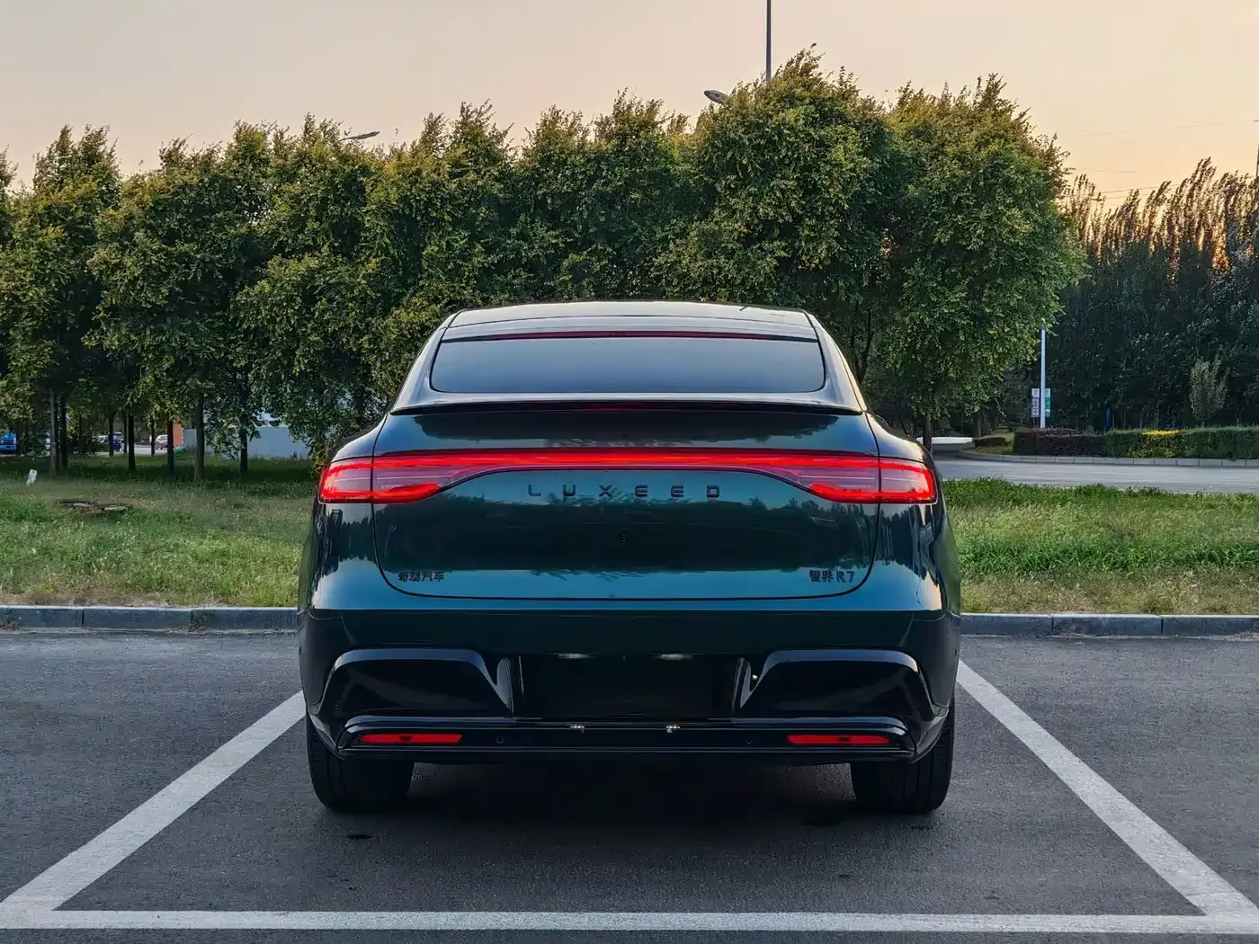 Zhijie Luxeed R7 2026 Range Extender Max+ — Фото автомобиля 5