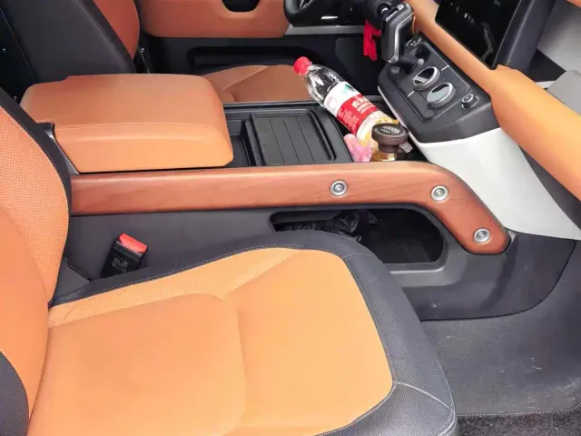 Land Rover Defender — Фото автомобиля 3
