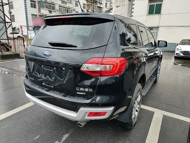 Ford Everest — Фото автомобиля 6