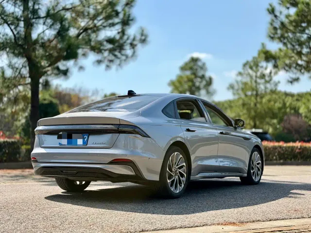 Lincoln Z — Фото автомобиля 23