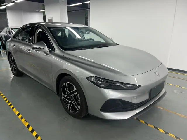 Roewe D7 — Фото автомобиля 3