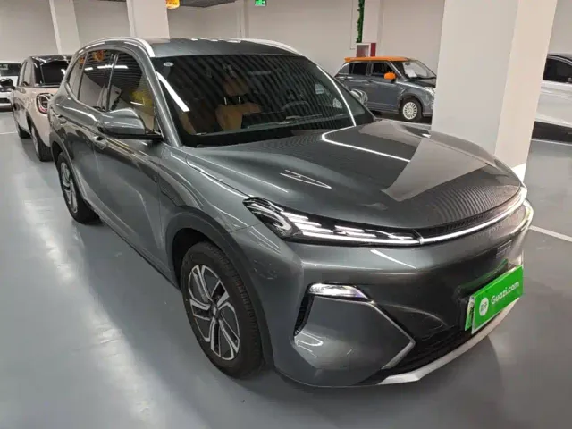 Geely Galaxy Starship 7 EM-i — Фото автомобиля 3