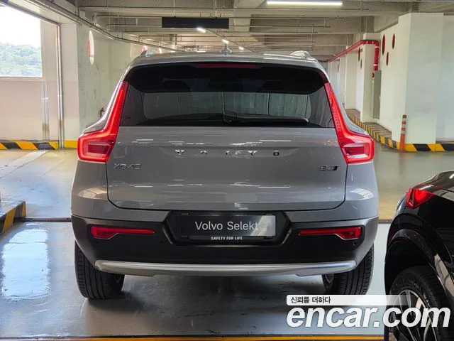 Volvo XC40 — Фото автомобиля 3