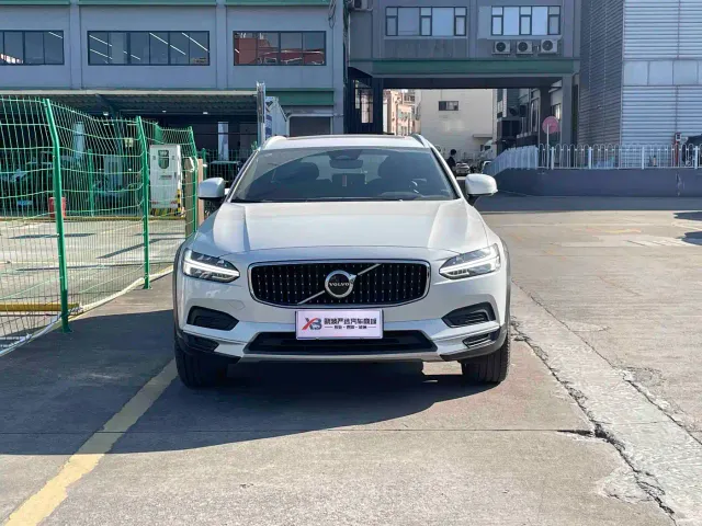 Volvo V90 — Фото автомобиля 2