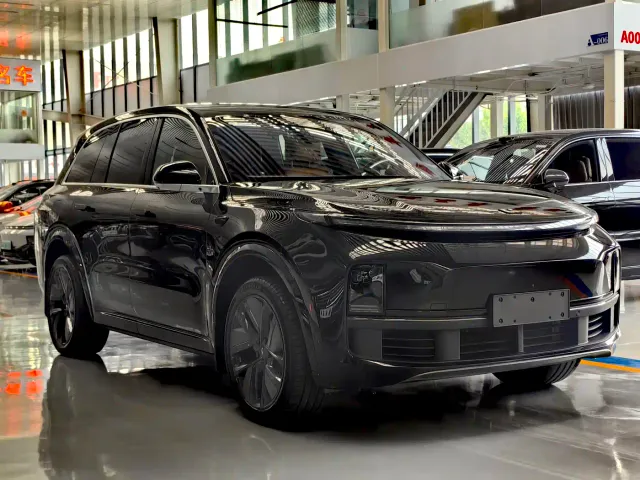 Li Auto L8 — Фото автомобиля 2