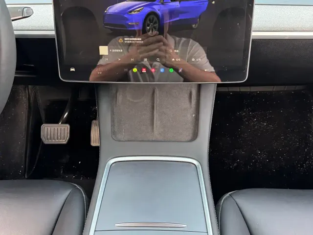 Tesla Model Y — Фото автомобиля 17
