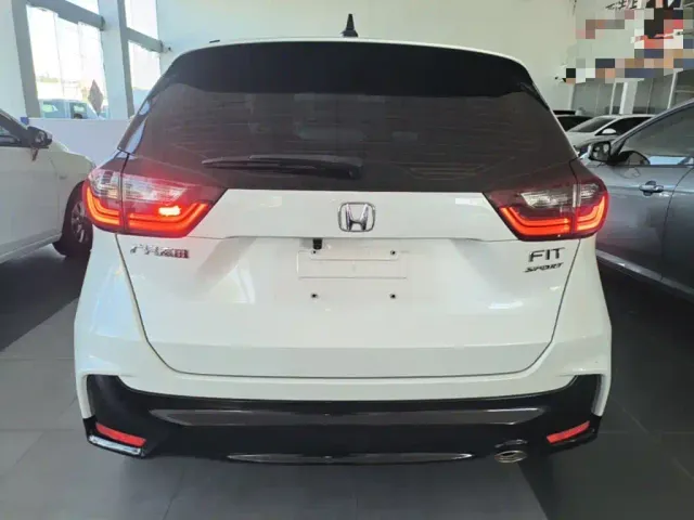 Honda Fit — Фото автомобиля 5