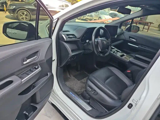 Toyota Sienna — Фото автомобиля 15