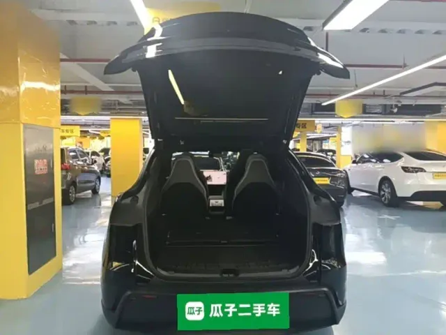 Tesla Model Y L — Фото автомобиля 18