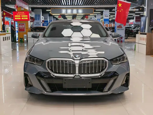BMW 5 Series — Фото автомобиля 2