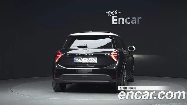 MINI Cooper Generation 4 — Фото автомобиля 4