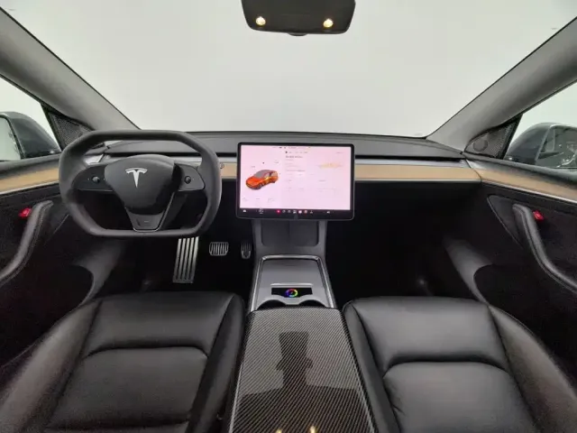 Tesla Model Y — Фото автомобиля 5