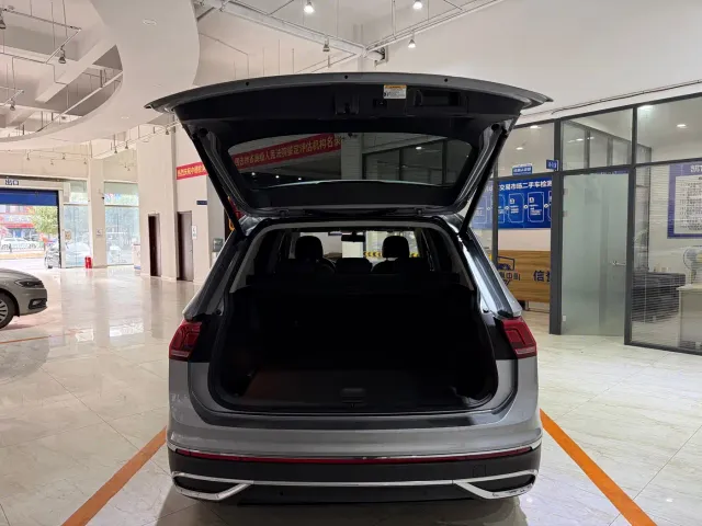 Volkswagen Tiguan L — Фото автомобиля 8