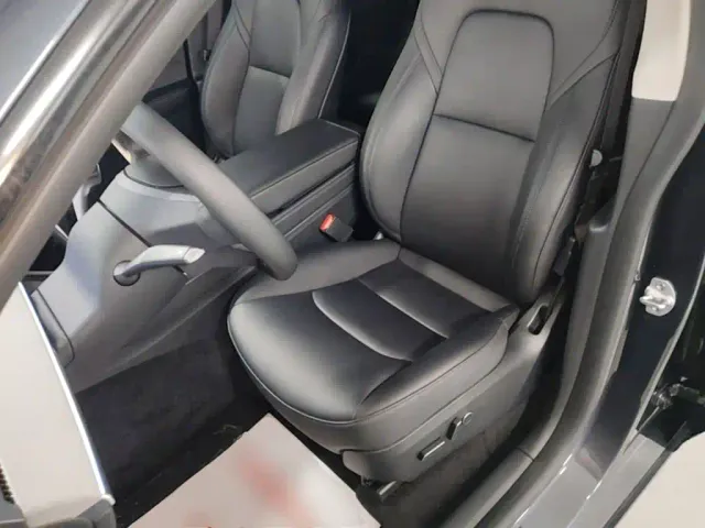 Tesla Model Y — Фото автомобиля 14