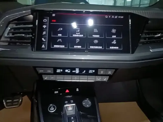 Audi Audi Q4 e-tron 2023 40 e-tron Innovation Edition — Фото автомобиля 12