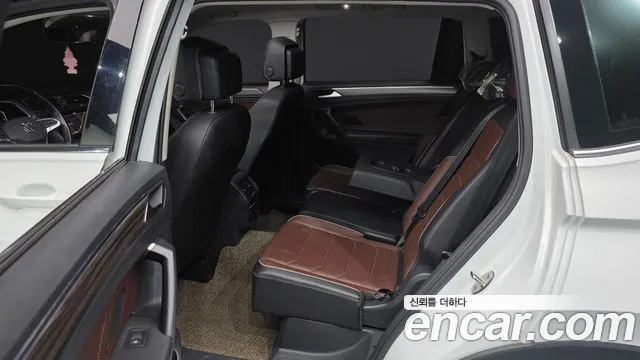 Volkswagen Tiguan — Фото автомобиля 12
