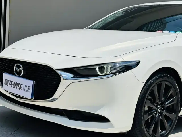 Mazda Axela — Фото автомобиля 19