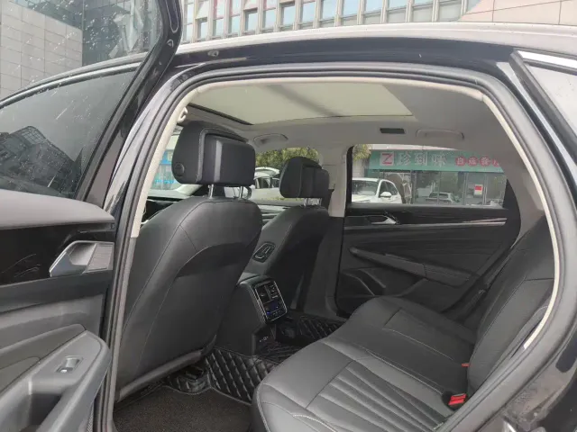 Volkswagen Passat — Фото автомобиля 4