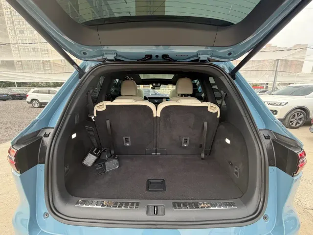 Li Auto ONE — Фото автомобиля 17