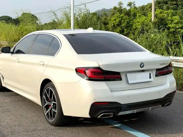 BMW 5 Series — Фото автомобиля 3